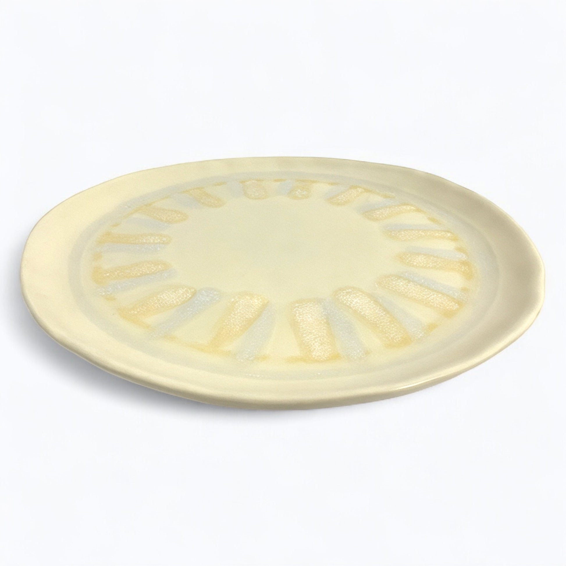 Assiette artisanale – Crème & Miel 27 cm (vendue à l’unité)